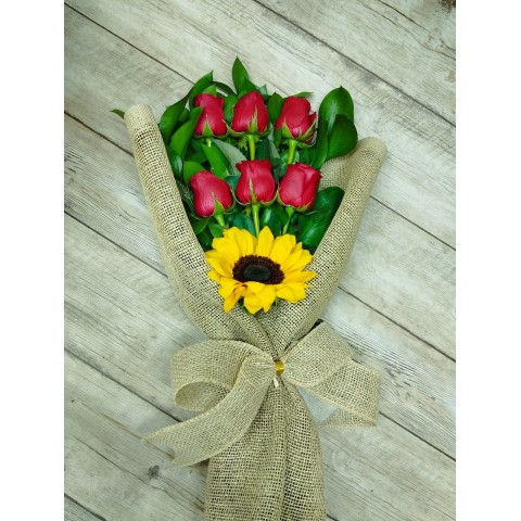 Buquê Love 6 Rosas na Juta 